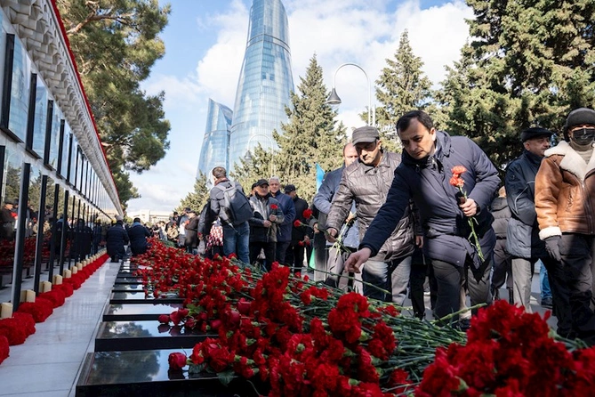 ETSN kollektivi Şəhidlər xiyabanını ziyarət edib — FOTOLAR ETSN kollektivi Şəhidlər xiyabanını ziyarət edib — FOTOLAR
