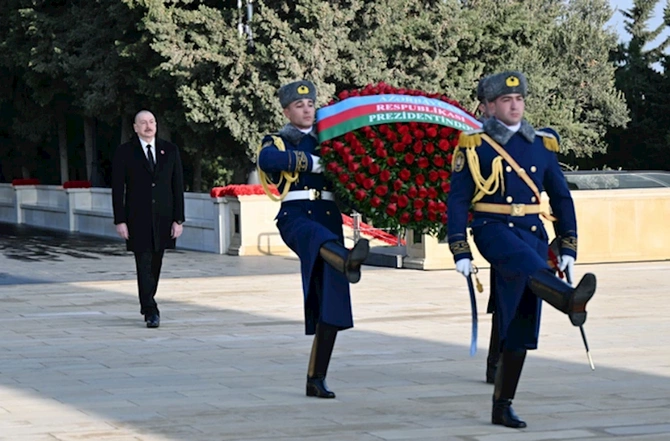 İlham Əliyev 20 Yanvar şəhidlərinin xatirəsini yad edib — FOTOLAR