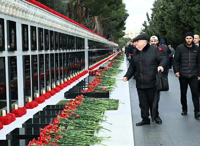 Mədəniyyət Nazirliyinin kollektivi 20 Yanvar şəhidlərinin xatirəsini yad edib — FOTOLAR Mədəniyyət Nazirliyinin kollektivi 20 Yanvar şəhidlərinin xatirəsini yad edib — FOTOLAR