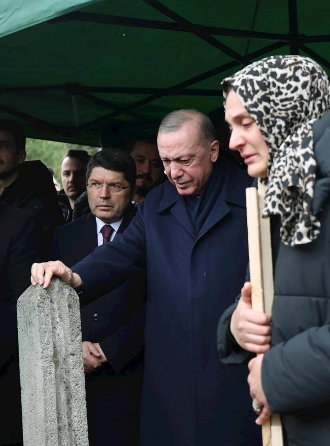 Ərdoğan göz yaşlarını saxlaya bilmədi — FOTOLAR Ərdoğan göz yaşlarını saxlaya bilmədi — FOTOLAR