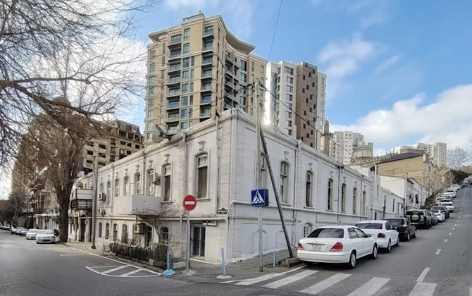 Bakıda memarlıq abidəsinə qanunsuz müdaxilənin qarşısı alındı — FOTOLAR Bakıda memarlıq abidəsinə qanunsuz müdaxilənin qarşısı alındı — FOTOLAR