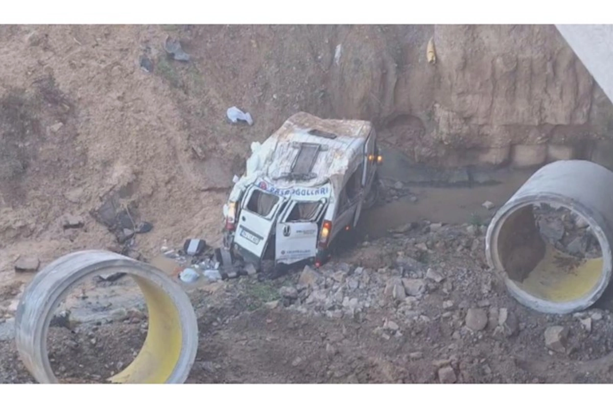 İstanbulda avtobus aşdı: Xeyli sayda yaralı var
