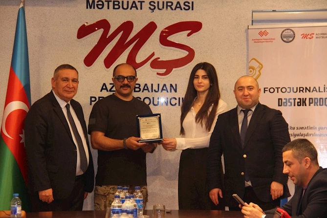 “Fotojurnalistikaya Dəstək Proqramı”nın Təqdimat Mərasimi keçirildi — FOTOLAR (VİDEO)