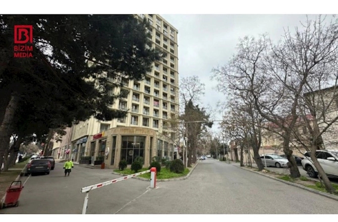 AYNA-dan qanunsuz ADDIM — “Bakıxanov Rezidens”in sakinlərinə avtomobil saxlamaq üçün yer qalmayıb (FOTOLAR)