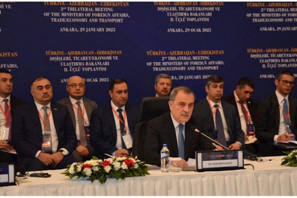 Ceyhun Bayramov üçtərəfli görüşdə çıxış etdi