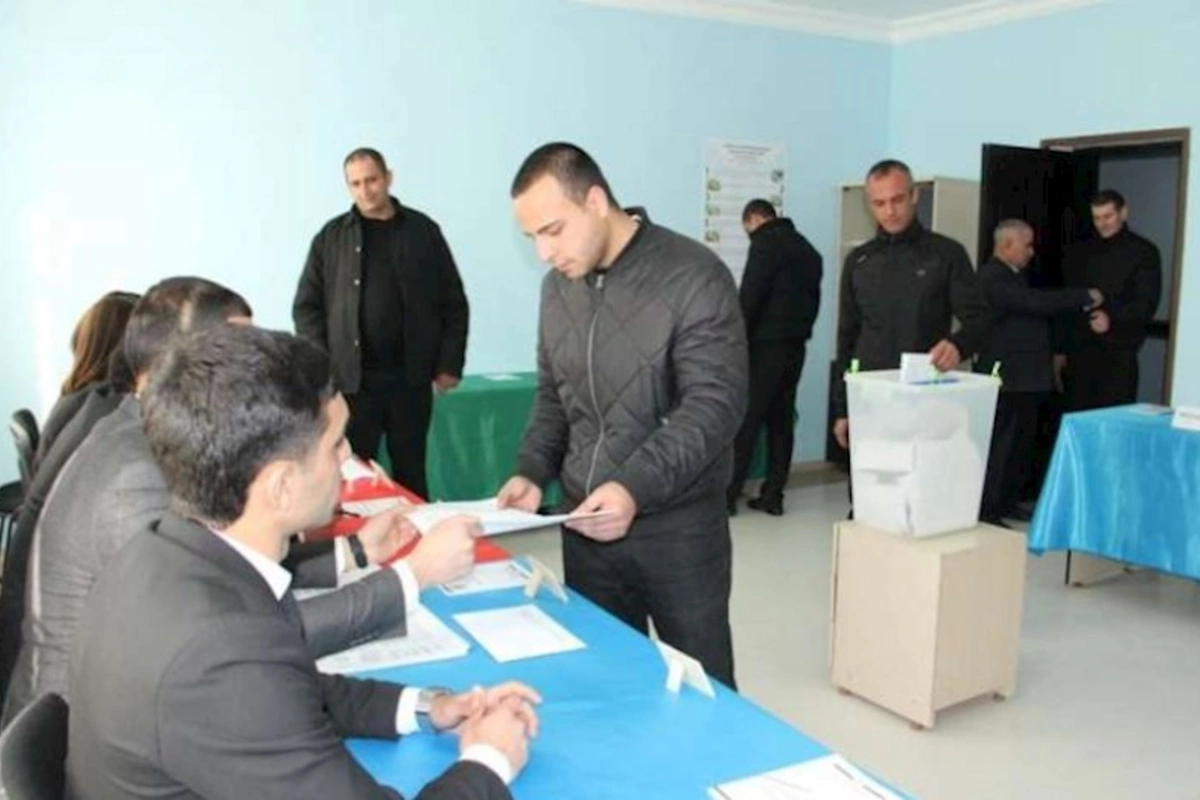 Məhkum və həbs edilmiş şəxslər səsvermə hüququndan istifadə edirlər