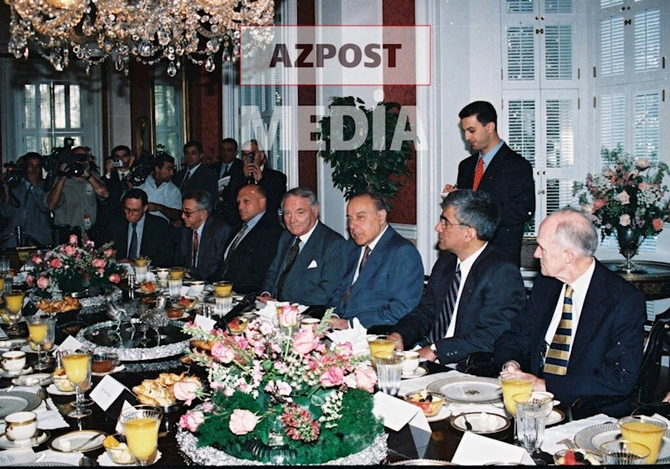 Heydər Əliyevin məşhur tərcüməçisi haradadır? — FOTOLAR Heydər Əliyevin məşhur tərcüməçisi haradadır? — FOTOLAR