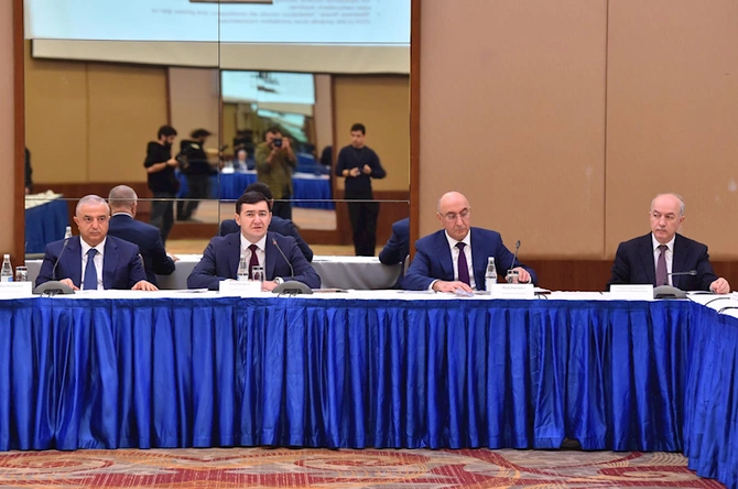 “Su şəbəkəsinə qoşulma” üzrə islahatların və yeni tariflərin təqdimatı keçirilib — FOTOLAR “Su şəbəkəsinə qoşulma” üzrə islahatların və yeni tariflərin təqdimatı keçirilib — FOTOLAR