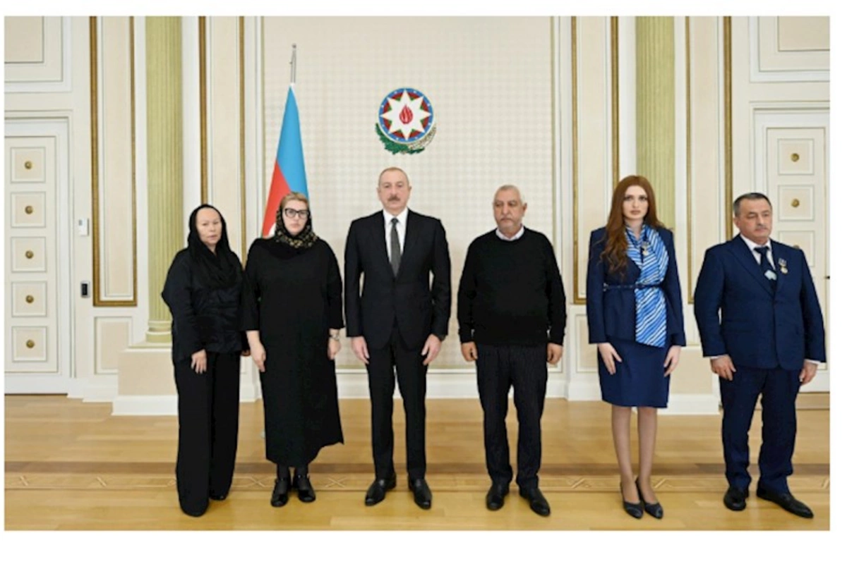 İlham Əliyev medal və ordenləri onlara təqdim etdi — FOTOLAR (YENİLƏNDİ)