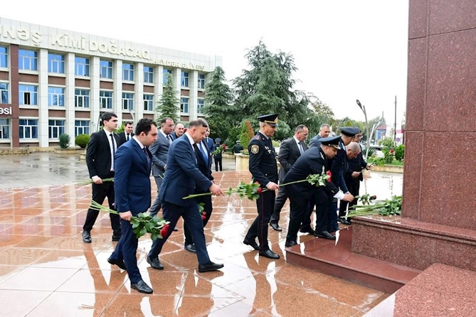Prokurorluq işçilərinin peşə bayramı Ağsu rayonunda da qeyd olunub — FOTOLAR Prokurorluq işçilərinin peşə bayramı Ağsu rayonunda da qeyd olunub — FOTOLAR