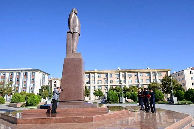 Mədəniyyət naziri Naxçıvanda vətəndaşların müraciətlərini dinlədi — FOTOLAR Mədəniyyət naziri Naxçıvanda vətəndaşların müraciətlərini dinlədi — FOTOLAR
