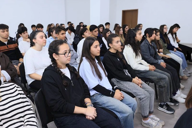 Sabirabad və Ağcabədidə Milli Mətbuat 150 illi ilə bağlı gənclərlə görüş keçirildi — FOTOLAR