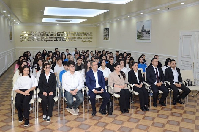 Sabirabad və Ağcabədidə Milli Mətbuat 150 illi ilə bağlı gənclərlə görüş keçirildi — FOTOLAR