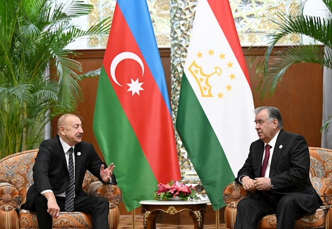 Azərbaycan və Tacikistan prezidentlərinin təkbətək görüşü keçirildi — FOTOLAR (YENİLƏNİB)