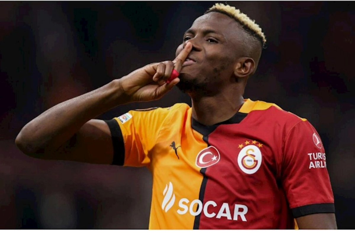 Osimhenin olduğu təyyarədə QƏZA: Təcili eniş etdi