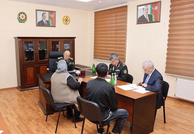 Kəmaləddin Heydərov Salyanda vətəndaşları qəbul edib — FOTOLAR Kəmaləddin Heydərov Salyanda vətəndaşları qəbul edib — FOTOLAR