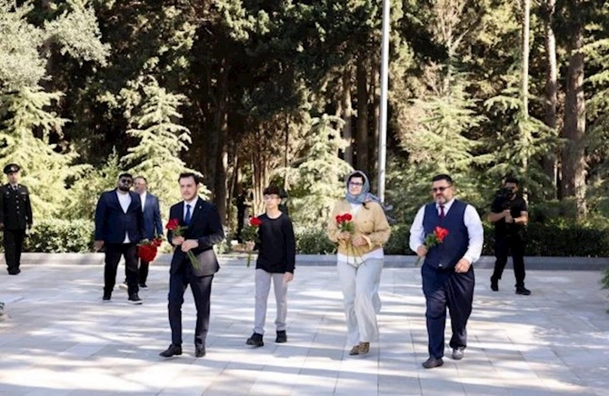 Rəsul Quliyevin ailə üzvləri 30 ildən sonra ilk dəfə Azərbaycana gəlib — FOTOLAR Rəsul Quliyevin ailə üzvləri 30 ildən sonra ilk dəfə Azərbaycana gəlib — FOTOLAR