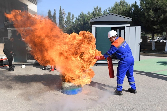 “Azərişığ”ın təşkil etdiyi yarışların final turunda 12 komanda iştirak edəcək — FOTOLAR “Azərişığ”ın təşkil etdiyi yarışların final turunda 12 komanda iştirak edəcək — FOTOLAR