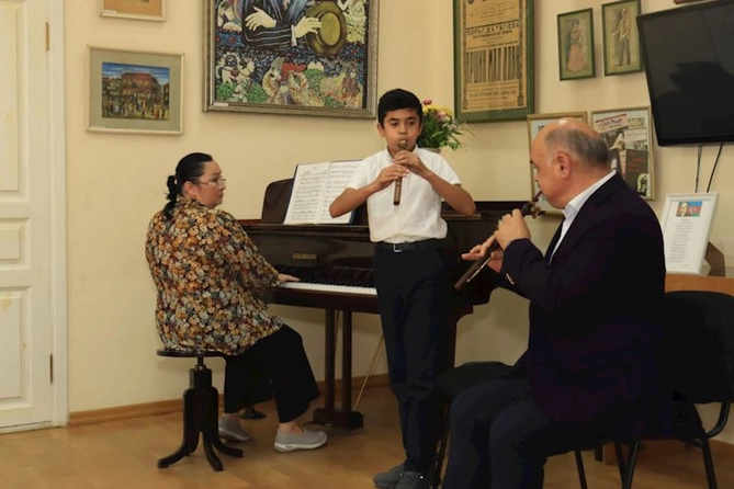 Üzeyir Hacıbəylinin 140 illiyinə həsr olunan ustad dərsləri davam edir — FOTOLAR Üzeyir Hacıbəylinin 140 illiyinə həsr olunan ustad dərsləri davam edir — FOTOLAR