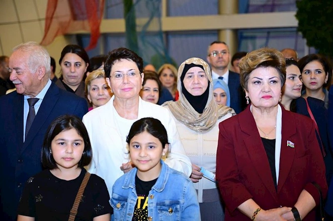 Türkmən milli irsinin dayağı - Arxadağ adlı sərgi açılıb — FOTOLAR Türkmən milli irsinin dayağı - Arxadağ adlı sərgi açılıb — FOTOLAR