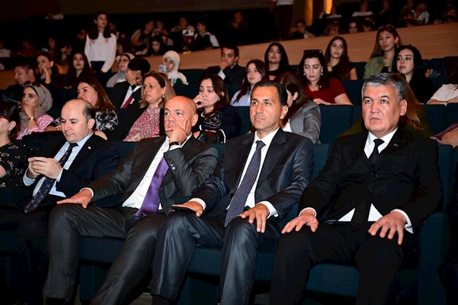 Türkmənistan Mədəniyyəti Günlərinə həsr olunmuş möhtəşəm konsert proqramı təqdim olunub — FOTOLAR Türkmənistan Mədəniyyəti Günlərinə həsr olunmuş möhtəşəm konsert proqramı təqdim olunub — FOTOLAR
