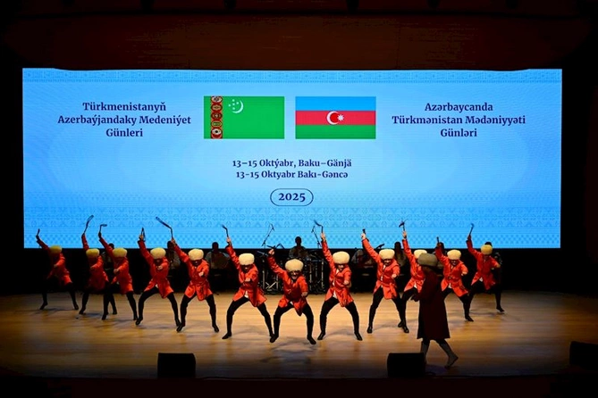 Türkmənistan Mədəniyyəti Günlərinə həsr olunmuş möhtəşəm konsert proqramı təqdim olunub — FOTOLAR Türkmənistan Mədəniyyəti Günlərinə həsr olunmuş möhtəşəm konsert proqramı təqdim olunub — FOTOLAR