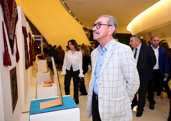 Türkmən milli irsinin dayağı - Arxadağ adlı sərgi açılıb — FOTOLAR Türkmən milli irsinin dayağı - Arxadağ adlı sərgi açılıb — FOTOLAR