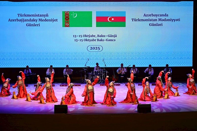 Türkmənistan Mədəniyyəti Günlərinə həsr olunmuş möhtəşəm konsert proqramı təqdim olunub — FOTOLAR Türkmənistan Mədəniyyəti Günlərinə həsr olunmuş möhtəşəm konsert proqramı təqdim olunub — FOTOLAR