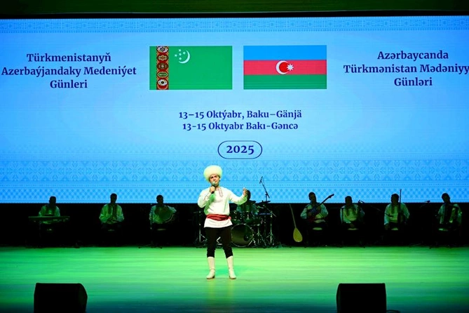 Türkmənistan Mədəniyyəti Günlərinə həsr olunmuş möhtəşəm konsert proqramı təqdim olunub — FOTOLAR Türkmənistan Mədəniyyəti Günlərinə həsr olunmuş möhtəşəm konsert proqramı təqdim olunub — FOTOLAR