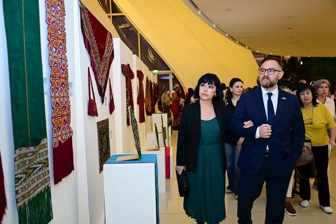 Türkmən milli irsinin dayağı - Arxadağ adlı sərgi açılıb — FOTOLAR Türkmən milli irsinin dayağı - Arxadağ adlı sərgi açılıb — FOTOLAR