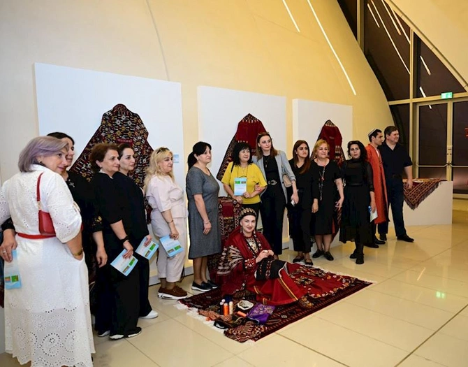 Türkmən milli irsinin dayağı - Arxadağ adlı sərgi açılıb — FOTOLAR Türkmən milli irsinin dayağı - Arxadağ adlı sərgi açılıb — FOTOLAR