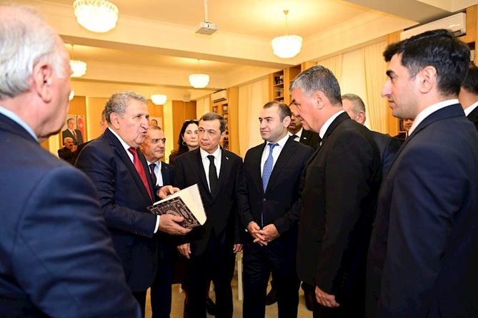 Azərbaycan Milli Kitabxanasında “Türkmənistan ədəbiyyatı guşəsi”nin açılışı olub — FOTOLAR Azərbaycan Milli Kitabxanasında “Türkmənistan ədəbiyyatı guşəsi”nin açılışı olub — FOTOLAR