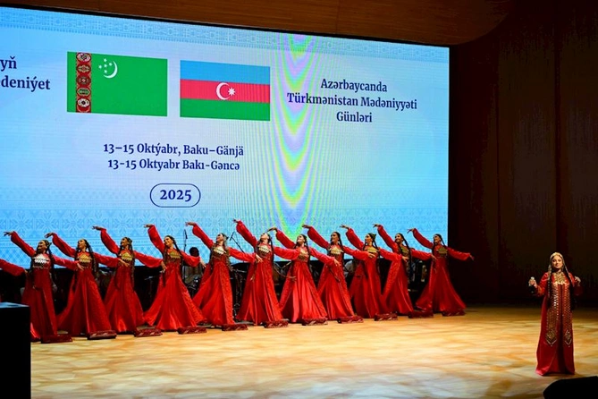 Türkmənistan Mədəniyyəti Günlərinə həsr olunmuş möhtəşəm konsert proqramı təqdim olunub — FOTOLAR Türkmənistan Mədəniyyəti Günlərinə həsr olunmuş möhtəşəm konsert proqramı təqdim olunub — FOTOLAR