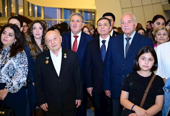Türkmən milli irsinin dayağı - Arxadağ adlı sərgi açılıb — FOTOLAR Türkmən milli irsinin dayağı - Arxadağ adlı sərgi açılıb — FOTOLAR