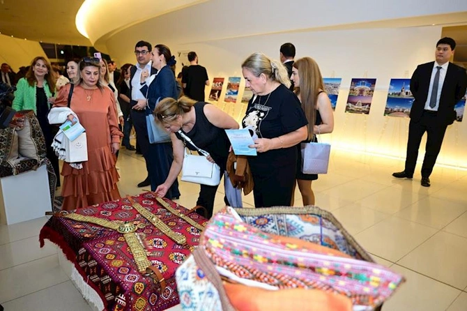 Türkmən milli irsinin dayağı - Arxadağ adlı sərgi açılıb — FOTOLAR Türkmən milli irsinin dayağı - Arxadağ adlı sərgi açılıb — FOTOLAR