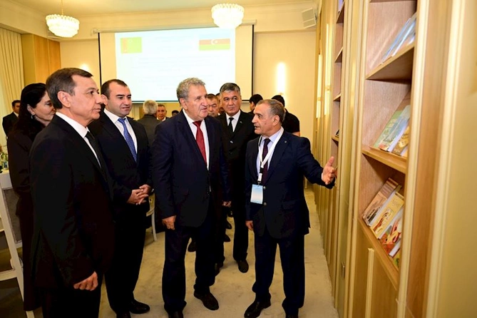 Azərbaycan Milli Kitabxanasında “Türkmənistan ədəbiyyatı guşəsi”nin açılışı olub — FOTOLAR Azərbaycan Milli Kitabxanasında “Türkmənistan ədəbiyyatı guşəsi”nin açılışı olub — FOTOLAR