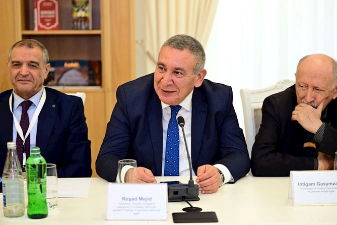 Azərbaycan Milli Kitabxanasında “Türkmənistan ədəbiyyatı guşəsi”nin açılışı olub — FOTOLAR Azərbaycan Milli Kitabxanasında “Türkmənistan ədəbiyyatı guşəsi”nin açılışı olub — FOTOLAR