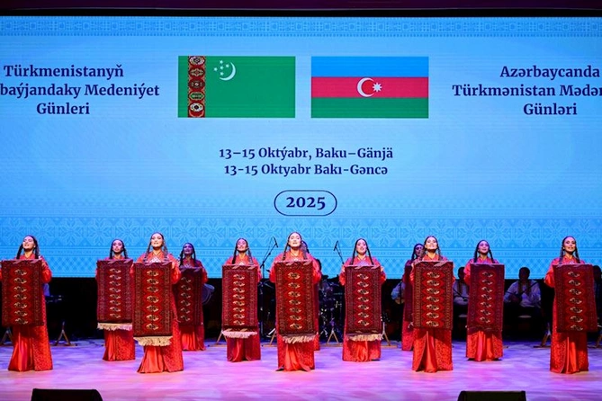 Türkmənistan Mədəniyyəti Günlərinə həsr olunmuş möhtəşəm konsert proqramı təqdim olunub — FOTOLAR Türkmənistan Mədəniyyəti Günlərinə həsr olunmuş möhtəşəm konsert proqramı təqdim olunub — FOTOLAR