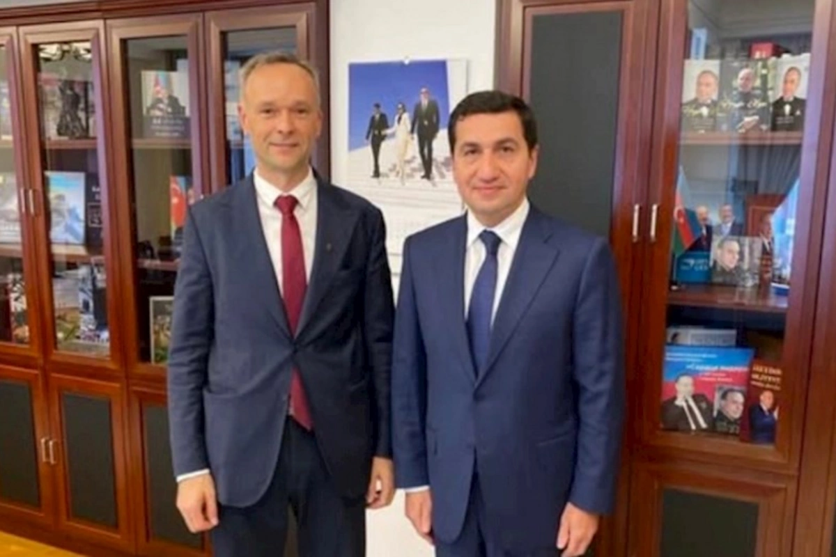 Hikmət Hacıyev Litva səfiri ilə ikitərəfli münasibətləri müzakirə edib