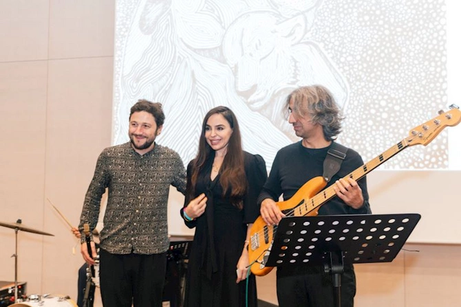 Leyla və Arzu Əliyeva beynəlxalq incəsənət sərgisinin açılışında — FOTOLAR