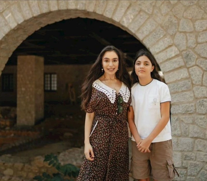 Leyla Əliyeva qızı ilə foto yayımladı
