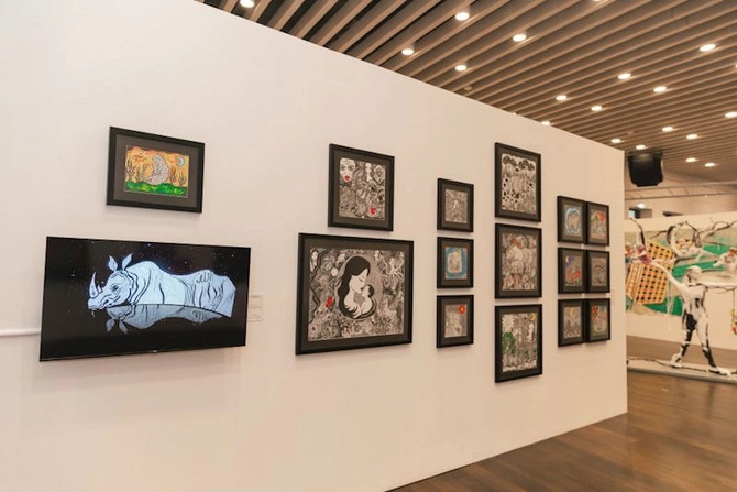 Leyla və Arzu Əliyeva beynəlxalq incəsənət sərgisinin açılışında — FOTOLAR