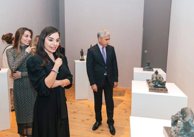 Leyla və Arzu Əliyeva beynəlxalq incəsənət sərgisinin açılışında — FOTOLAR