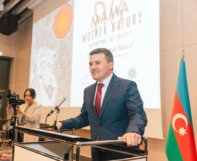 Leyla və Arzu Əliyeva beynəlxalq incəsənət sərgisinin açılışında — FOTOLAR
