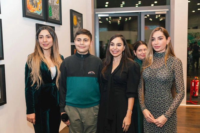 Leyla və Arzu Əliyeva beynəlxalq incəsənət sərgisinin açılışında — FOTOLAR