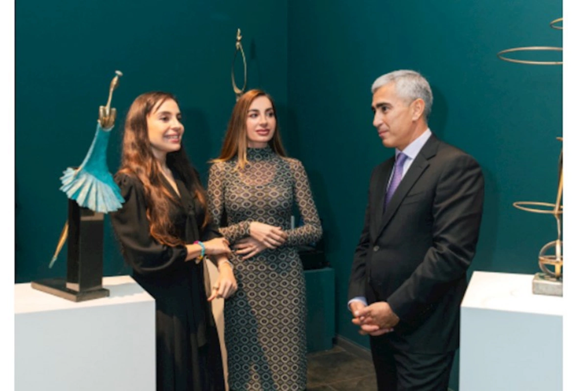 Leyla və Arzu Əliyeva beynəlxalq incəsənət sərgisinin açılışında — FOTOLAR