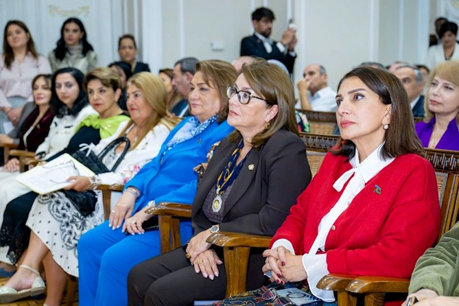 Bakıda Daha yaxşı gələcəyin vədi adlı sərgi açıldı — FOTOLAR Bakıda Daha yaxşı gələcəyin vədi adlı sərgi açıldı — FOTOLAR