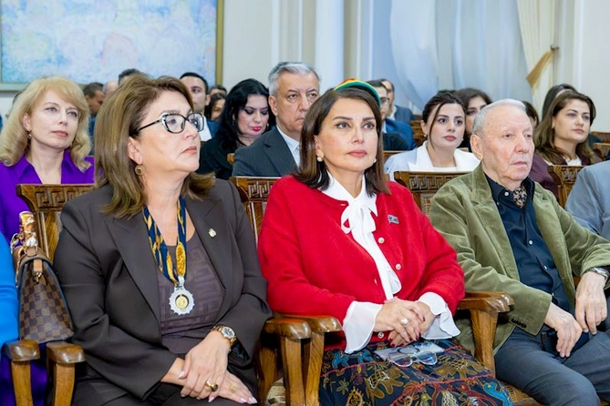 Bakıda Daha yaxşı gələcəyin vədi adlı sərgi açıldı — FOTOLAR Bakıda Daha yaxşı gələcəyin vədi adlı sərgi açıldı — FOTOLAR