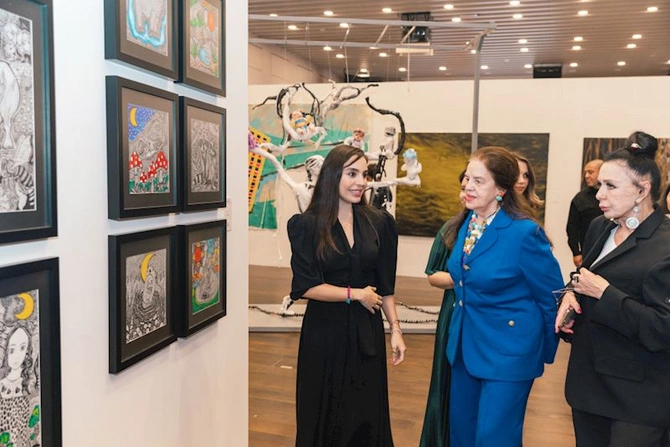 Leyla və Arzu Əliyeva beynəlxalq incəsənət sərgisinin açılışında — FOTOLAR