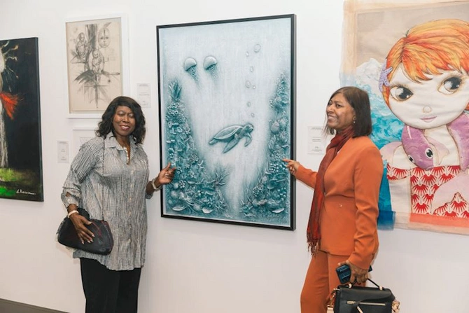 Leyla və Arzu Əliyeva beynəlxalq incəsənət sərgisinin açılışında — FOTOLAR